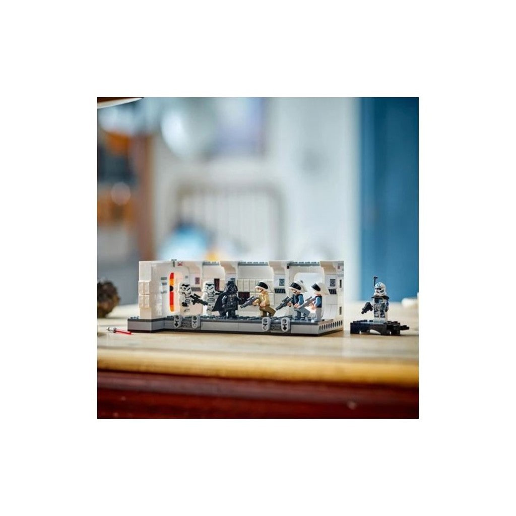 LEGO Star Wars 75387 Boarding the Tantive IV